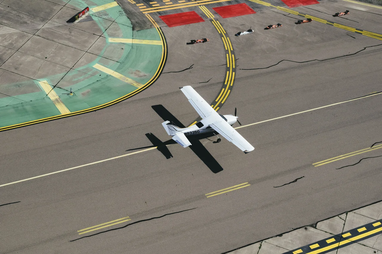 Airplane landing